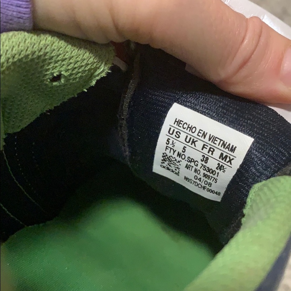 Adidas outdoor soccer cleats. - Picture 2 of 3